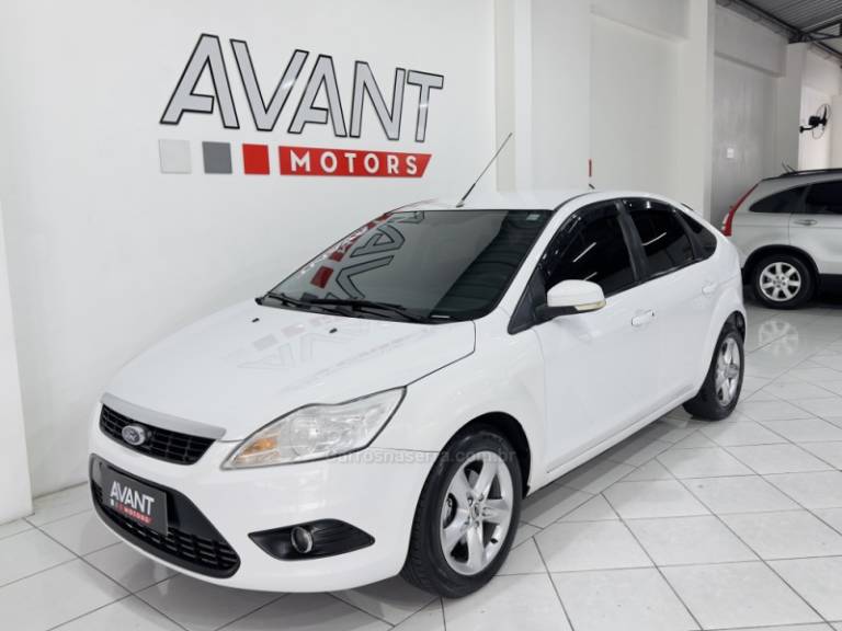 FORD - FOCUS - 2012/2013 - Branca - R$ 44.900,00