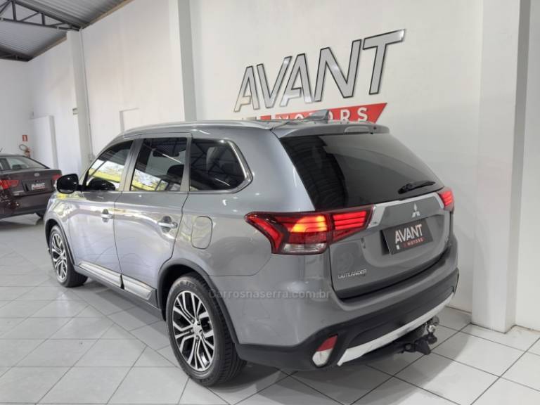 MITSUBISHI - OUTLANDER - 2017/2018 - Cinza - R$ 125.900,00