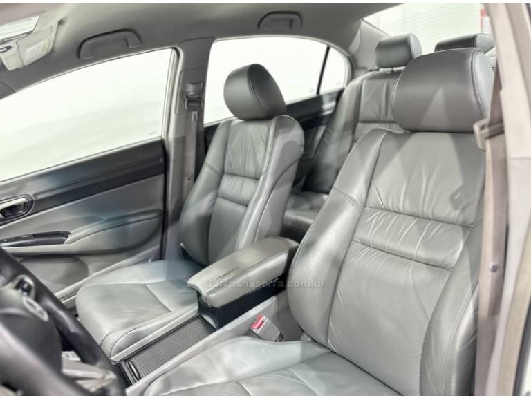 HONDA - CIVIC - 2010/2011 - Branca - R$ 62.900,00