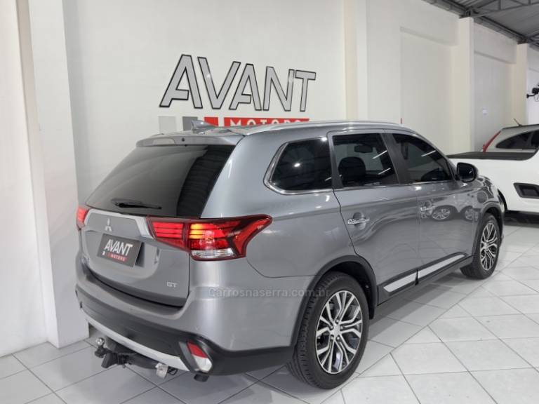 MITSUBISHI - OUTLANDER - 2017/2018 - Cinza - R$ 125.900,00