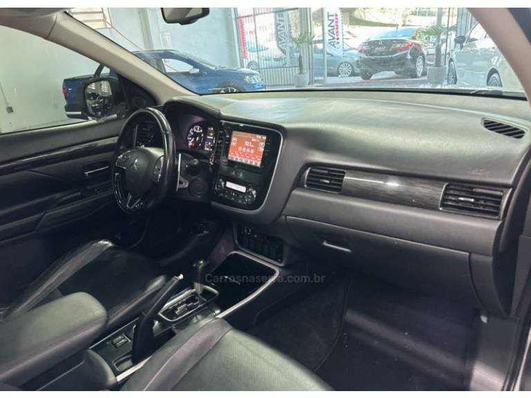 MITSUBISHI - OUTLANDER - 2018/2018 - Branca - R$ 112.900,00
