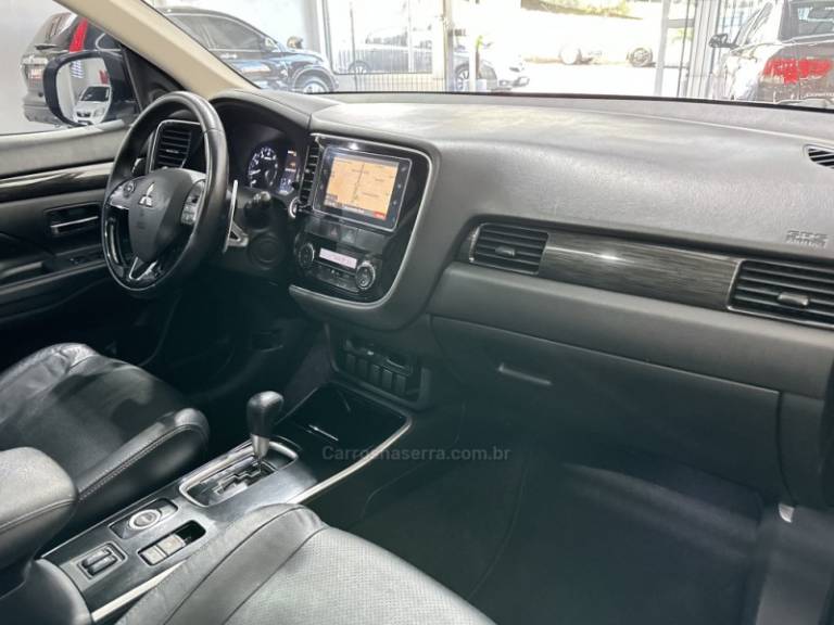 MITSUBISHI - OUTLANDER - 2017/2018 - Cinza - R$ 125.900,00