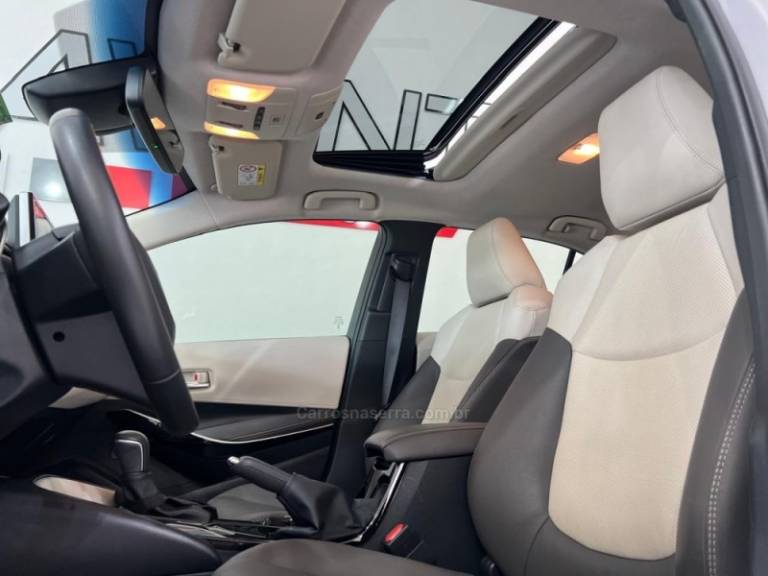 TOYOTA - COROLLA - 2023/2023 - Prata - R$ 152.900,00