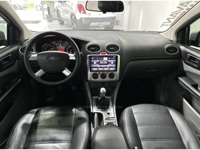 FORD - FOCUS - 2010/2011 - Prata - R$ 43.900,00