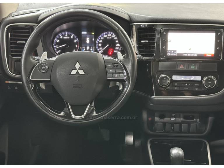 MITSUBISHI - OUTLANDER - 2017/2018 - Cinza - R$ 125.900,00