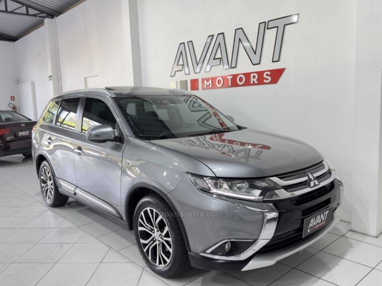 MITSUBISHI - OUTLANDER - 2017/2018 - Cinza - R$ 125.900,00