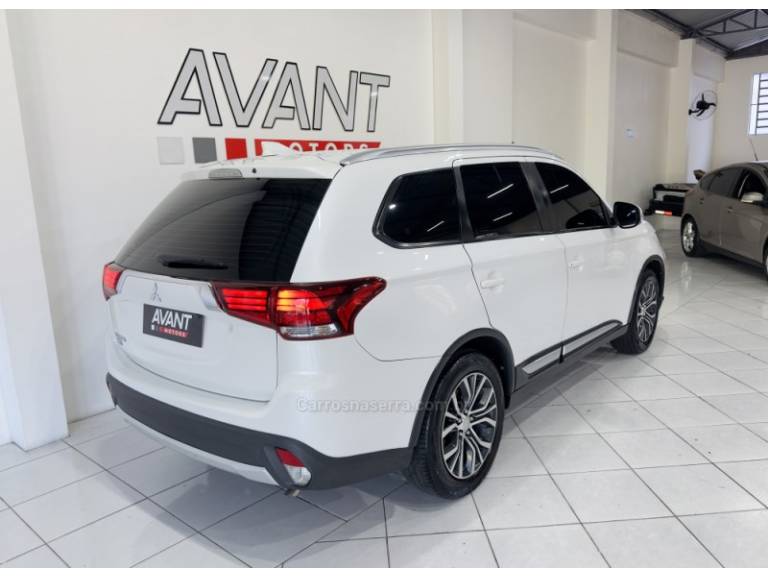 MITSUBISHI - OUTLANDER - 2018/2018 - Branca - R$ 112.900,00