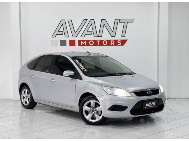 FORD - FOCUS - 2010/2011 - Prata - R$ 43.900,00