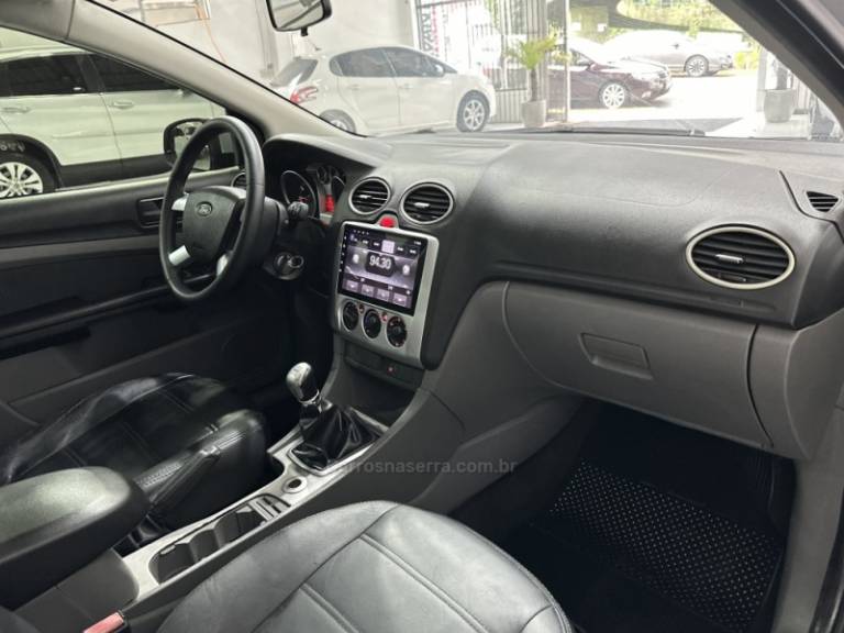 FORD - FOCUS - 2010/2011 - Prata - R$ 43.900,00