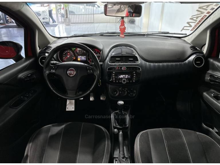FIAT - PUNTO - 2013/2013 - Vermelha - R$ 51.900,00