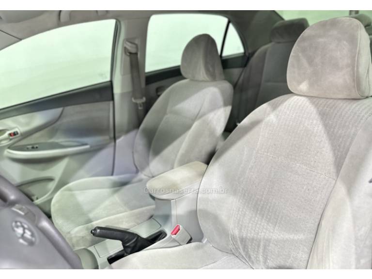TOYOTA - COROLLA - 2008/2009 - Preta - R$ 54.900,00