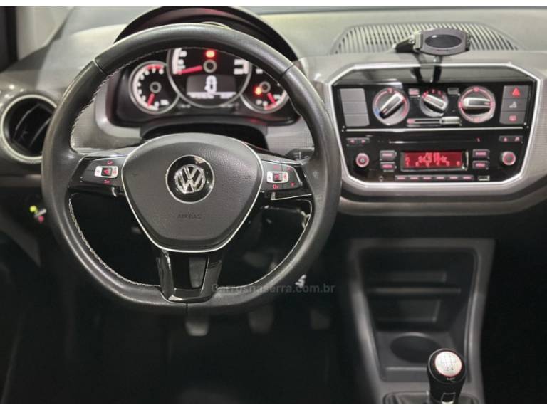 VOLKSWAGEN - UP - 2017/2018 - Branca - R$ 65.900,00