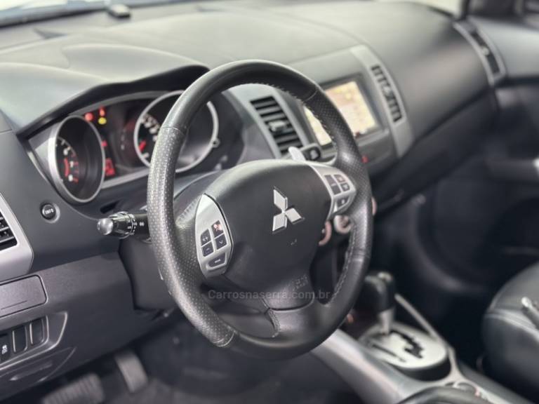 MITSUBISHI - OUTLANDER - 2010/2011 - Preta - R$ 65.900,00