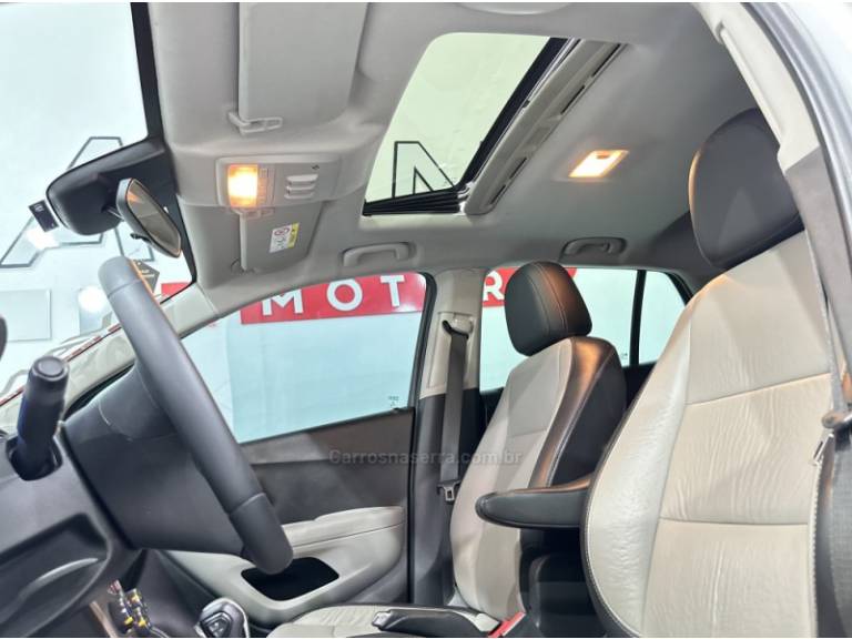 CHEVROLET - TRACKER - 2015/2015 - Branca - R$ 79.900,00