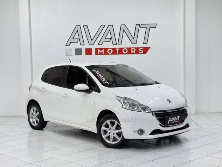 PEUGEOT - 208 - 2014/2015 - Branca - R$ 42.900,00
