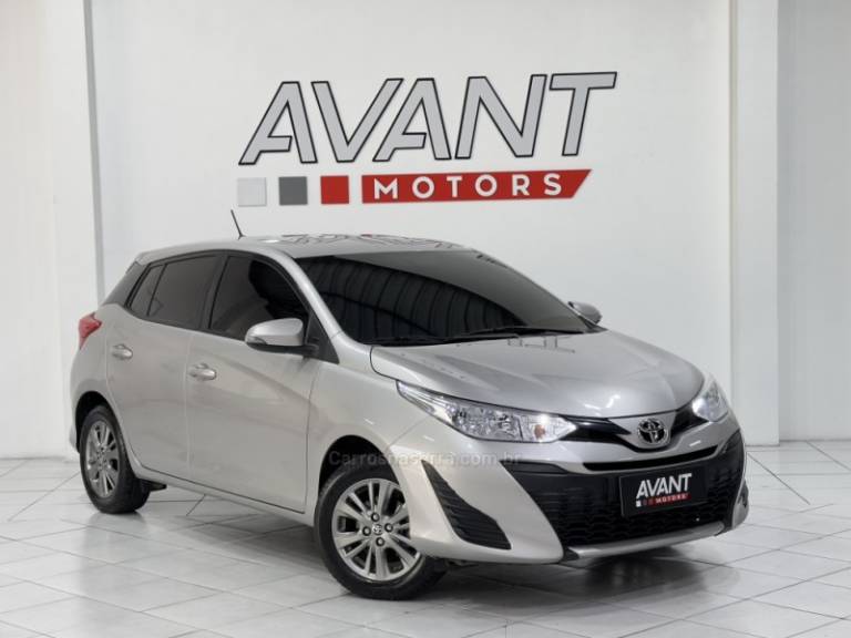 TOYOTA - YARIS - 2020/2020 - Cinza - R$ 79.900,00