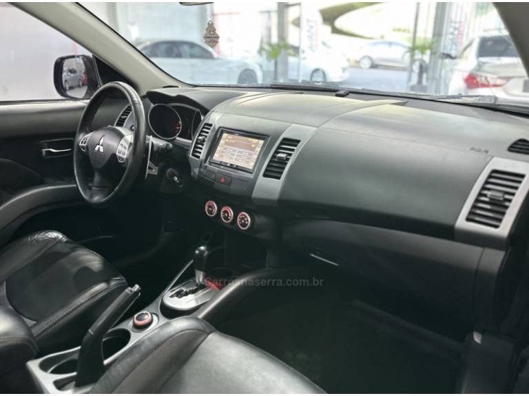 MITSUBISHI - OUTLANDER - 2010/2011 - Preta - R$ 65.900,00