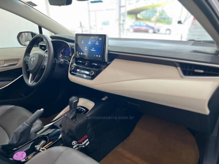 TOYOTA - COROLLA - 2023/2023 - Prata - R$ 152.900,00