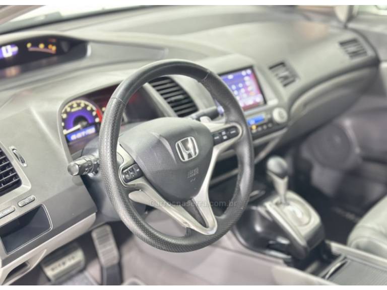 HONDA - CIVIC - 2010/2011 - Branca - R$ 62.900,00