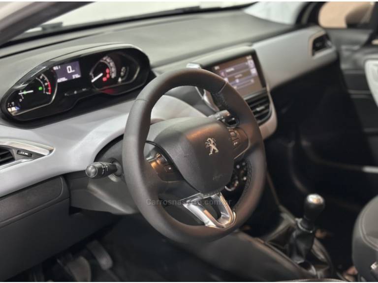 PEUGEOT - 208 - 2014/2015 - Branca - R$ 42.900,00