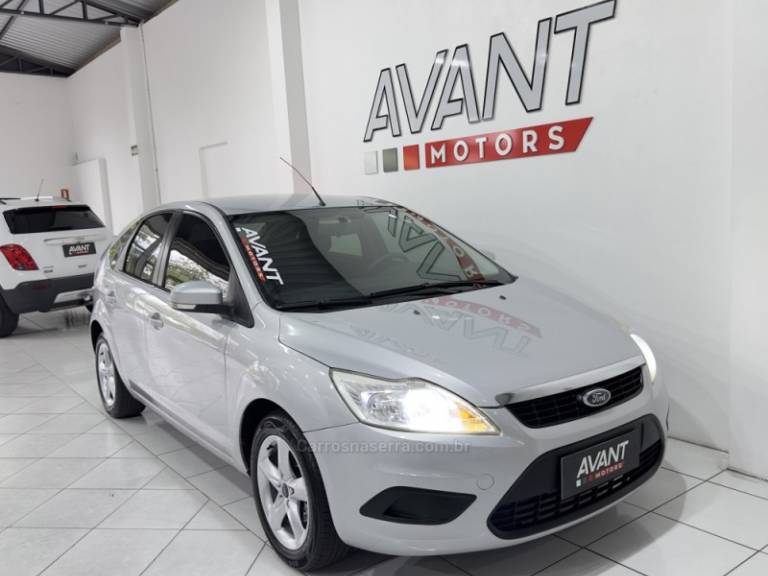 FORD - FOCUS - 2010/2011 - Prata - R$ 43.900,00