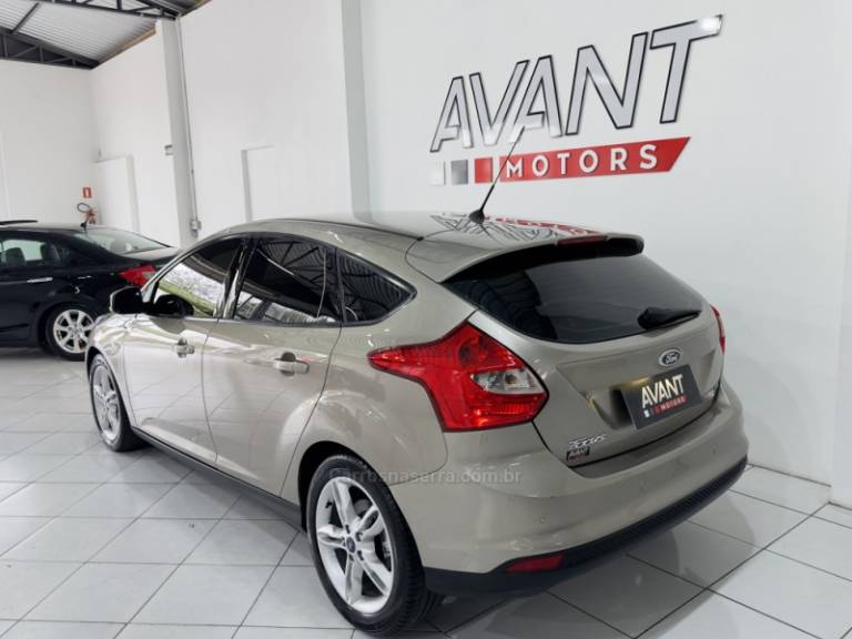 FORD - FOCUS - 2015/2015 - Cinza - R$ 55.900,00