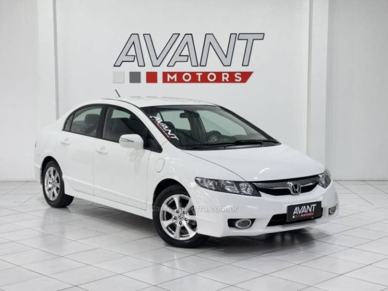 HONDA - CIVIC - 2010/2011 - Branca - R$ 62.900,00