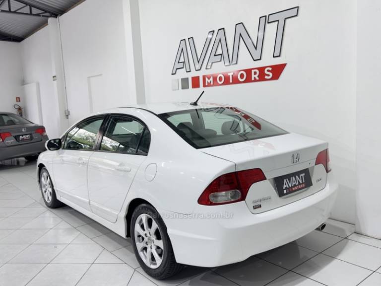 HONDA - CIVIC - 2010/2011 - Branca - R$ 62.900,00