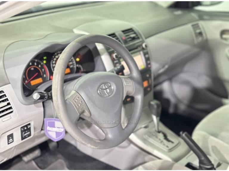 TOYOTA - COROLLA - 2008/2009 - Preta - R$ 54.900,00