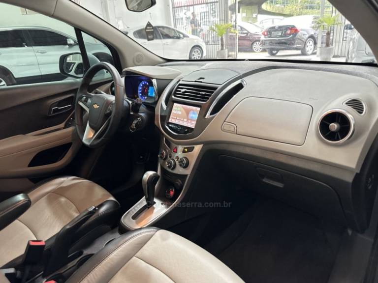 CHEVROLET - TRACKER - 2015/2015 - Branca - R$ 79.900,00