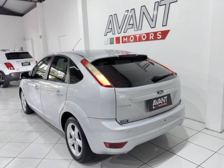 FORD - FOCUS - 2010/2011 - Prata - R$ 43.900,00
