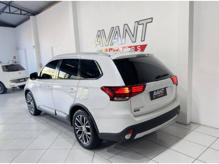 MITSUBISHI - OUTLANDER - 2018/2018 - Branca - R$ 112.900,00