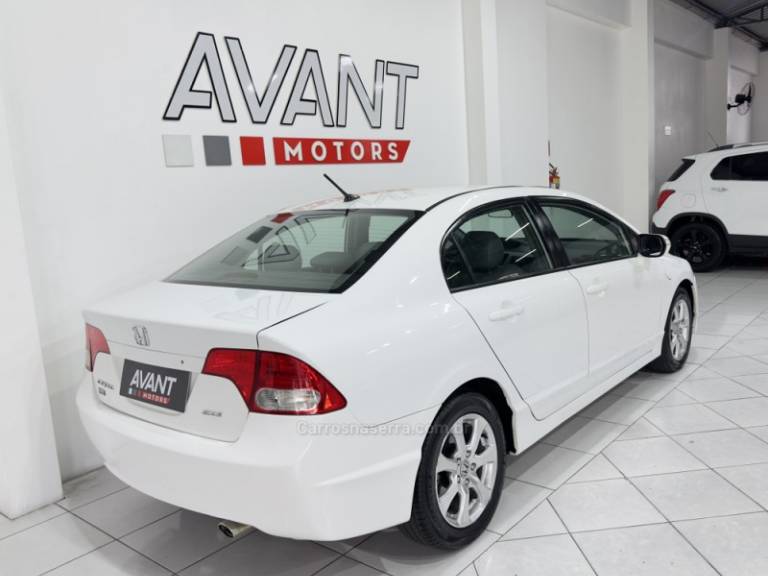 HONDA - CIVIC - 2010/2011 - Branca - R$ 62.900,00
