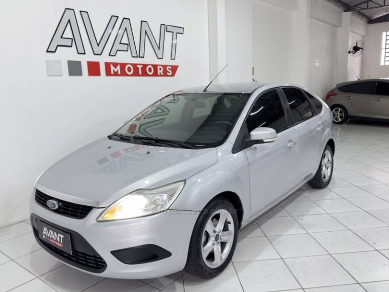 FORD - FOCUS - 2010/2011 - Prata - R$ 43.900,00