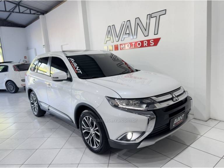 MITSUBISHI - OUTLANDER - 2018/2018 - Branca - R$ 112.900,00